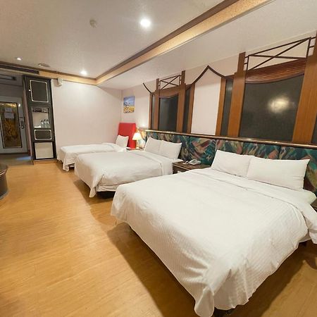 Wenpin Hotel - Pier 2 Καοσιούνγκ Εξωτερικό φωτογραφία