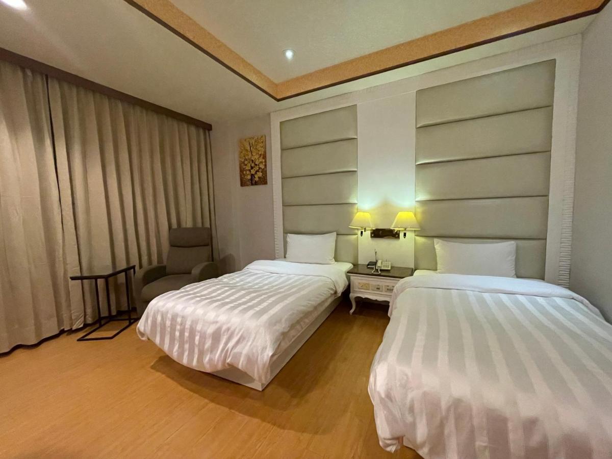 Wenpin Hotel - Pier 2 Καοσιούνγκ Εξωτερικό φωτογραφία