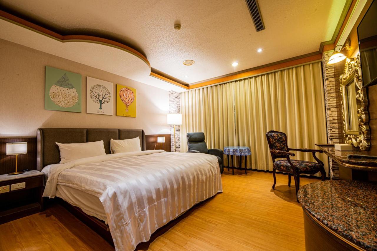 Wenpin Hotel - Pier 2 Καοσιούνγκ Εξωτερικό φωτογραφία